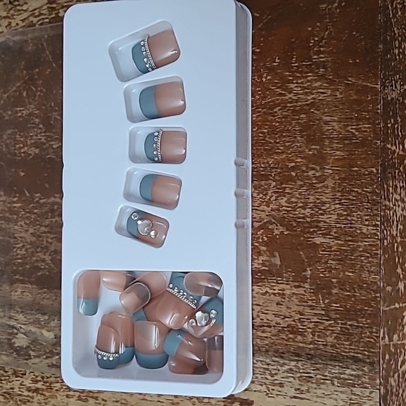 French Tip Rhinestone Press On Nails - Picture 14 of 17